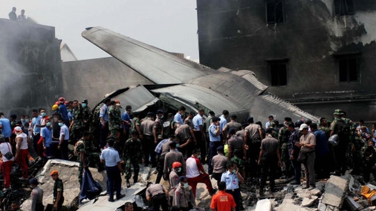Suasana pencarian korban kecelakaan Hercules C-130