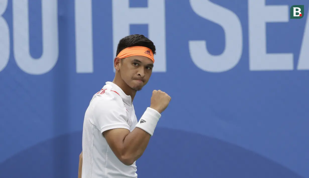 Ganda campuran, Christopher Rungkat, merayakan kemenangan atas wakil Thailand pada laga final SEA Games 2019 di Rizal Memorial Sports Complex, Sabtu (7/12). Indonesia menang dengan skor 4-6, 6-4 dan 10-8. (Bola.com/M Iqbal Ichsan)