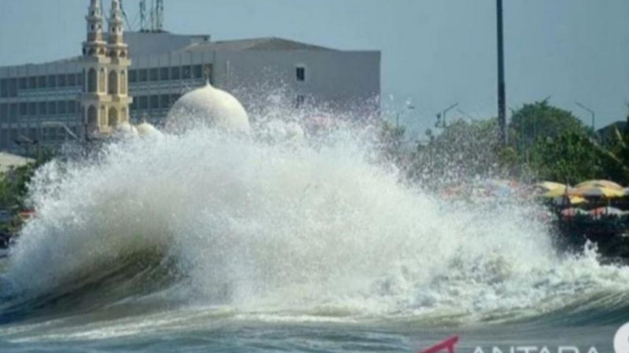 Waspada! Gelombang Tinggi Sumut Capai 2,5 Meter, Berpotensi Hantam Perairan Nias hingga 14 Oktober 2025
