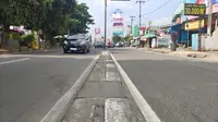Jalan Margonda Segmen II yang akan dilakukan penataan trotoar dan menghilangkan pembatas jalan oleh Pemerintah Kota Depok. (Liputan6.com/Dicky Agung Prihanto)
