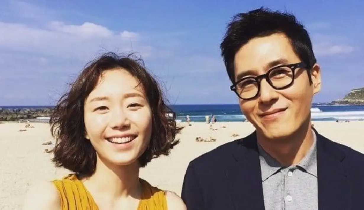 Akhirnya Lee Yoo Young muncul pertama kali sejak kekasihnya, Kim Joo Hyuk meninggal dunia. Ia terlihat hadir dalam press conference film terbarunya, Remember Me di Gangnam, Seoul, Korea Selatan. (Foto: Soompi.com)