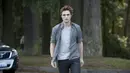 Sudah hampir 10 tahun sejak Twilight hadir di bioskop. Dilansir dari E! News, Rob tak pernah menyesali perannya sebagai Edward Cullen. (world-of-twilight.com)