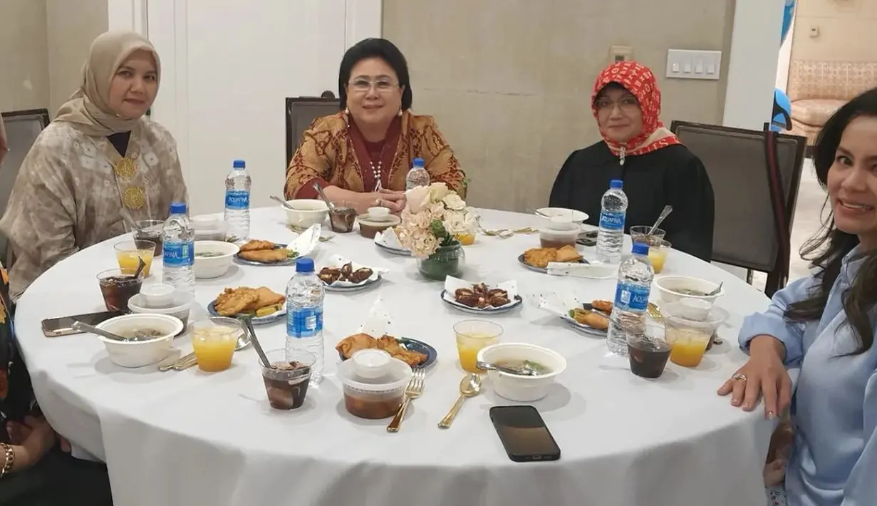 Syukuran Baby Izz (Instagram/aprilidadamirie)