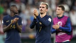 Matchday ketiga Grup D Piala Dunia 2022 pada Rabu (30/11/2022) malam WIB diwarnai drama. Prancis secara mengejutkan kalah dari Tunisia setelah gol dari Antoine Griezmann di penghujung laga dianulir oleh wasit. Sementara di pertandingan lain, Australia menjadi wakil Asia (AFC) pertama yang berhasil melaju ke babak 16 besar setelah mengalahkan Denmark dengan skor tipis 1-0. (AP/Frank Augstein)