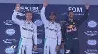 Pembalap Mercedes Lewis Hamilton meraih pole position setelah menjadi yang tercepat dalam sesi kualifikasi Formula 1 GP Spanyol di Sirkuit de Catalunya, Barcelona, Sabtu (14/5/2016). (Liputan6.com/twitter.com/F1)