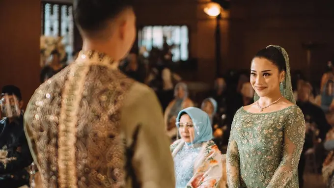 Nikita Willy dan Indra Priawan. (Foto: Ricky Mueller dari Instagram @morden.co)