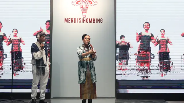 Kolaborasi Merdi Sihombing dan Dumasi Marisina: Mendorong Fashion Berkelanjutan Melalui Karya Humbang Kriya