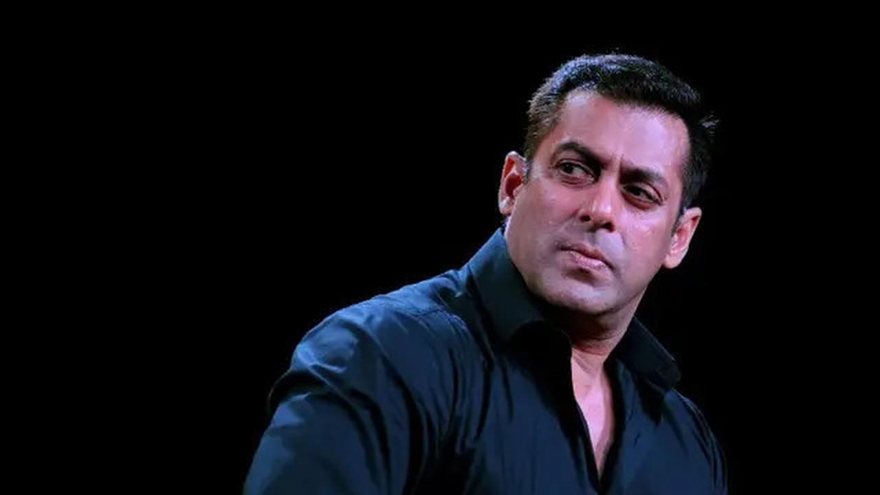 Salman Khan Baru Ucapkan Selamat Idul Adha 2025 pada Sabtu, Potret Tanpa Brewok yang Dipamerkan Bikin Fans Terpesona