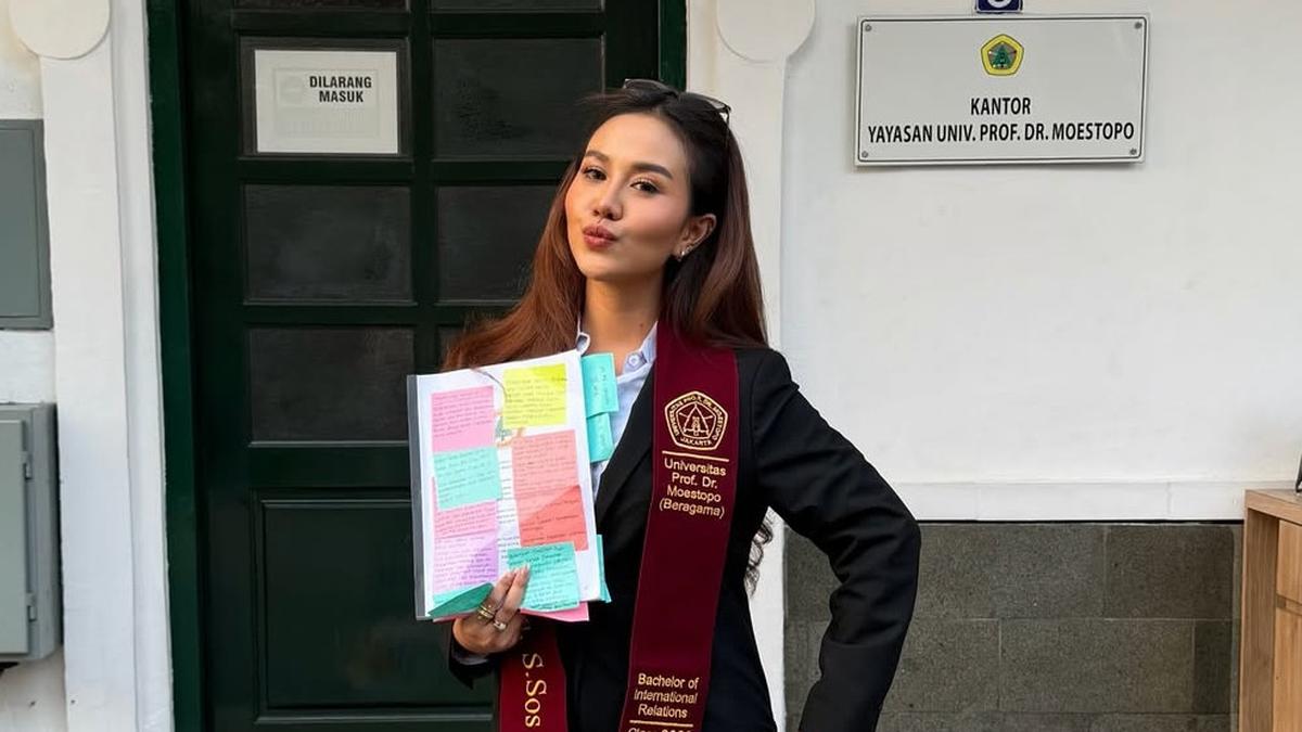 Mayang Lucyana Lulus S1, Tulis Pesan Haru untuk Vanessa Angel &amp; Ibu
