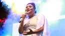 Shena Malsiana saat tampil di Ramadhan Jazz Festival 2016. (Deki Prayoga/Bintang.com)