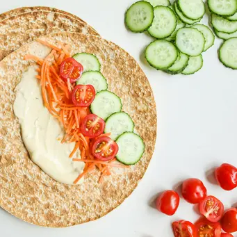 Salad chicken wrap menjadi solusi untuk makanan sehat yang praktis (Sumber: Pexels.com)