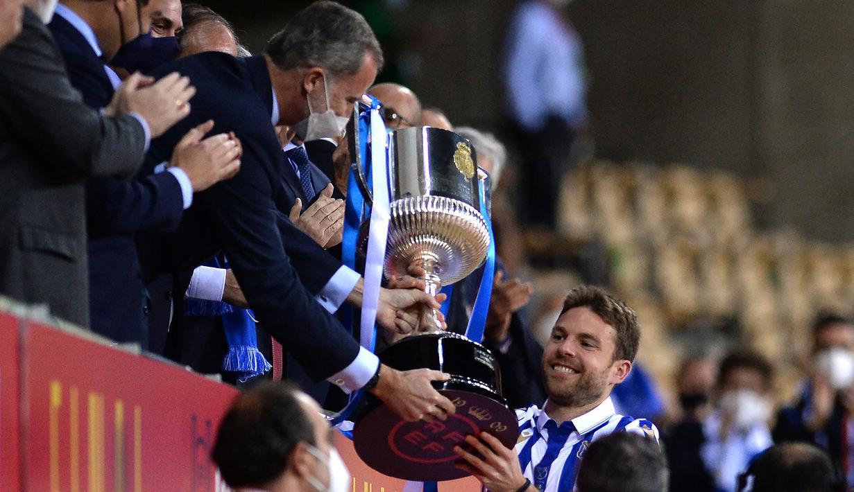 Pada 2015/2016 Asier Illarramendi kembali ke Real Sociedad setelah tampil dalam 90 laga bersama Real Madrid dengan torehan 3 gol dan 1 assist. Dalam dua periodenya Bersama Real Sociedad, ia telah tampil dalam 212 laga dengan torehan 10 gol dan 15 assist. (AFP/Cristina Quicler)