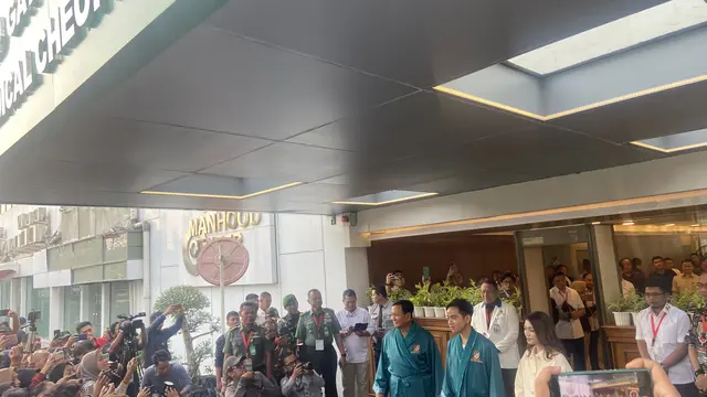 Bakal calon presiden dan wakil presiden Prabowo Subianto dan Gibran Rakabuming Raka menjalani tes kesehatan di Rumah Sakit Pusat Angkatan Darat (RSPAD) Gatot Soebroto Jakarta. Kamis (26/10/2023).