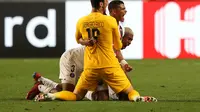 Pemain PSG rayakan kelolosan ke semifinal Liga Champions usai kalahkan Atalanta 2-1 di Da Luz, Portugal (RAFAEL MARCHANTE / POOL / AFP)