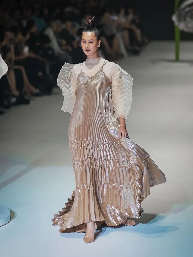 Paula Verhoeven kembali ke runway (Instagram/paula_verhoeven)