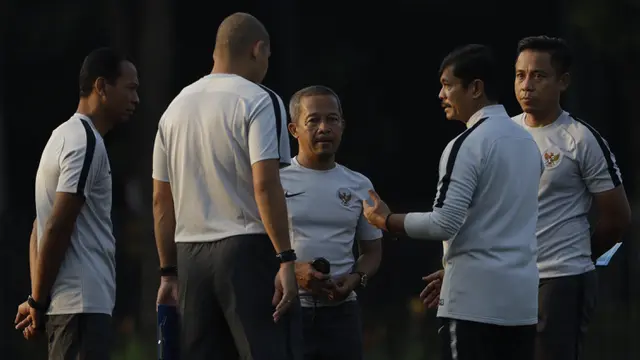 Pelatih Timnas Indonesia U-22, Indra Sjafri. (Bola.com/Vitalis Yogi Trisna)