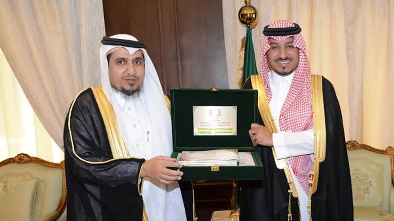 Pangeran Arab Saudi,  Mansour bin Muqrin tewas dalam kecelakaan helikopter, Minggu (5/11/2017) (kku.edu.sa)