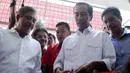 Gubernur DKI Jakarta Joko Widodo menggunting pita saat meresmikan Pasar Pos Pengumben, Jakarta Barat, Selasa (20/5/2014) (Liputan6.com/Andrian M Tunay).