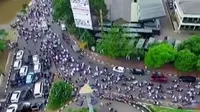 Ribuan massa GNPF MUI konvoi menuju Pengadilan Negeri Jakarta Utara, Jumat (28/4/2017). (Liputan 6 SCTV)