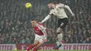 Momen tersebut terjadi saat injury time babak kedua. Kejadian bermula ketika Bradley mengalami cedera setelah berusaha menghalau bola dan mengalami pendaratan yang tidak sempurna. (AP Photo/Ian Walton)