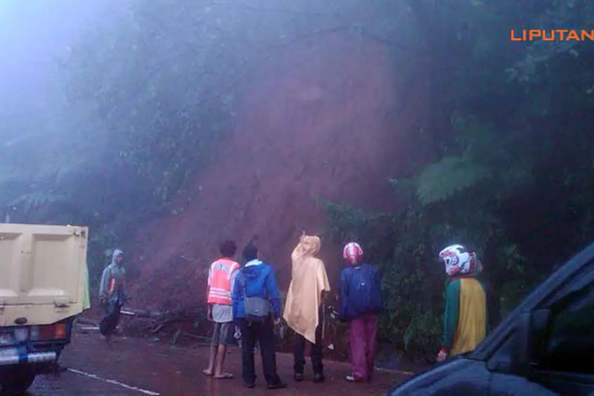 titik-longsor-puncak-140130b.jpg