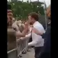 Wajah Presiden Prancis Emmanuel Macron ditampar demonstran. Dok: Twitter