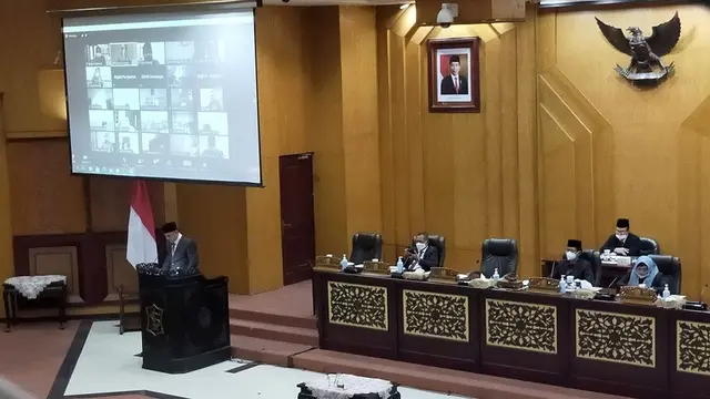 Rapat paripurna DPRD Surabaya. (Istimewa)