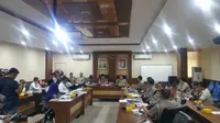 Ombudsman bertemu Korlantas Polri (Liputan6.com/Nanda Perdana Putra)
