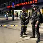 Polisi mengatakan penembakan di klub gay Oslo, Norwegia tampaknya dilakukan oleh satu orang dan seorang tersangka telah ditangkap. (Javad Parsa NTB/AFP)