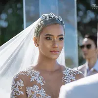 Tak umbar hubungan dengan pasangan, gaun pengantin Kimmy Jayanti tampak mewah memesona. (Sumber foto: kimmyjayanti/instagram)