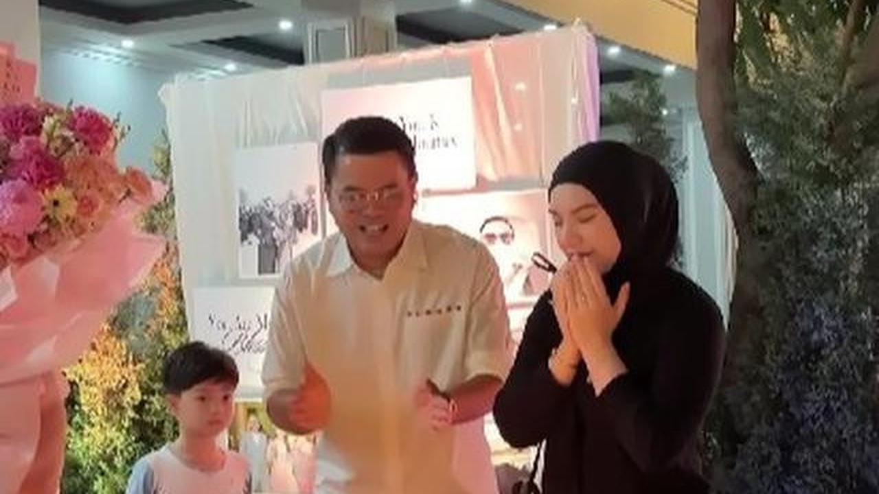 14 Potret Halaman Rumah Irish Bella dan Haldy Sabri, Estetik Bak Resort Pribadi