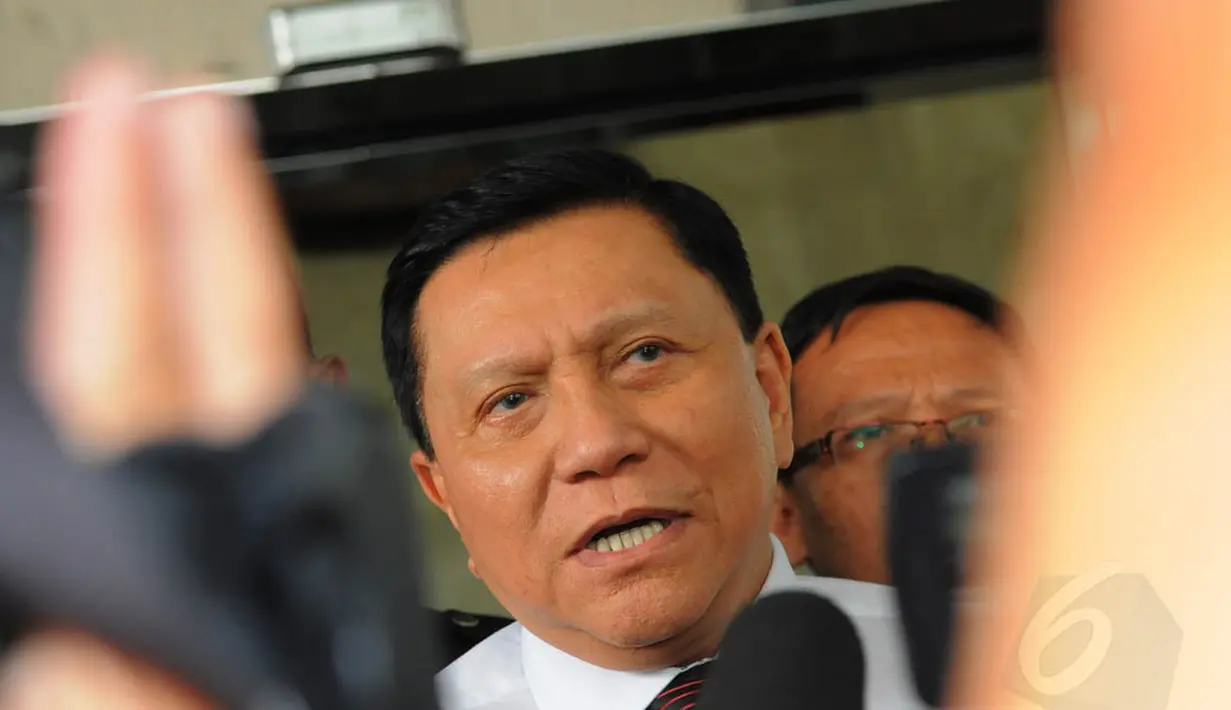Kepala BIN periode 2001-2004 itu diperiksa sebagai saksi kasus dugaan tindak pidana pencucian uang yang menjerat tersangka Anas Urbaningrum. (Liputan6.com/Faisal R. Syam) 
