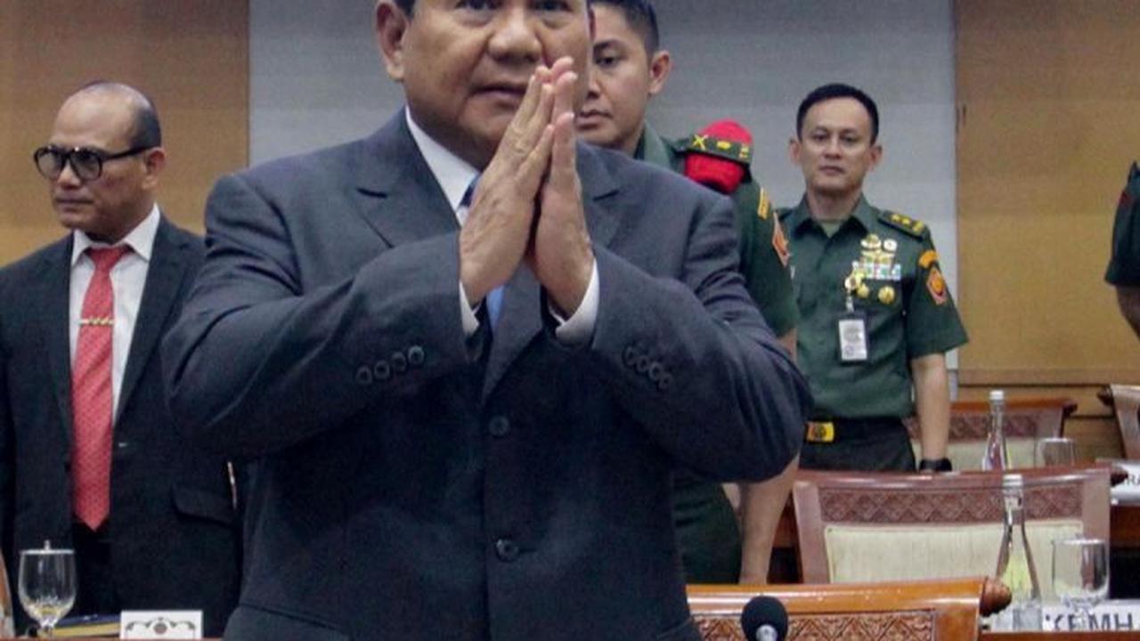 "Saya juga mohon maaf apabila dalam pekerjaan saya selama lima tahun sebagai menteri pertahanan ada mengecewakan saudara-saudara sekalian tetapi saya ingin saudara-saudara yakin niat saya semata-mata menjaga kepentingan dan kedaulatan bangsa Indonesia," k