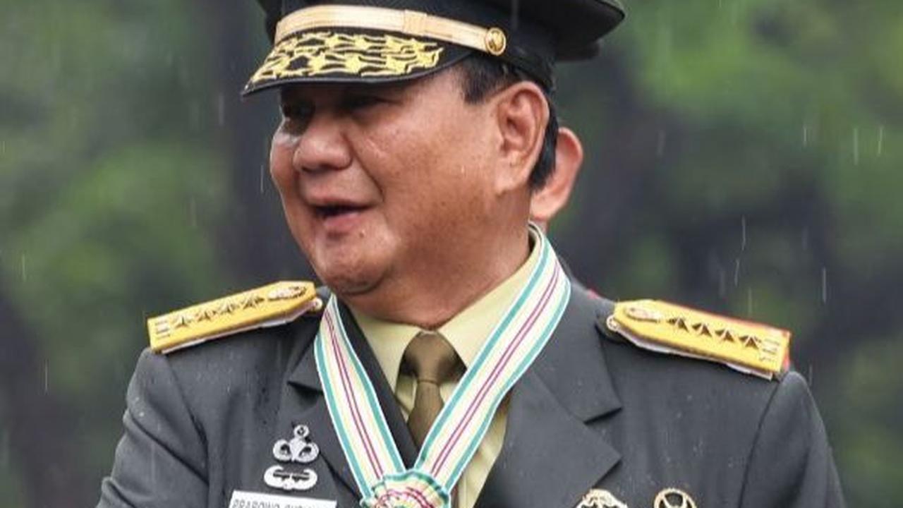 Rela Hujan-hujanan, Ratusan Prajurit TNI Berbaris Demi Beri Hormat ke Jenderal Prabowo