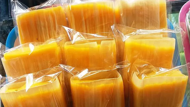 Lepet jagung manis dibungkus plastik