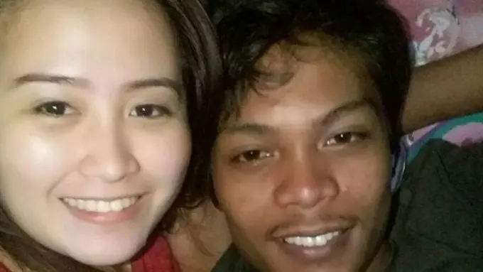 [Bintang] Unggah Foto Bareng Suami, Cewek Cantik Ini Malah Diserbu Netizen