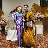 Sebagai sahabat, Mayangsari memberikan dukungan kepada Rossa (Dok.Instagram/@mayangsaritrihatmodjoreal/https://www.instagram.com/p/B5RgHl4AQqt/Komarudin)