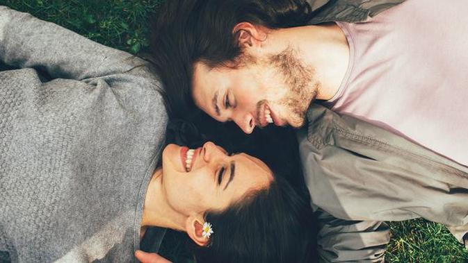 Coba simak enam hal yang tidak perlu malu dan ragu untuk Anda ungkapkan pada pasangan. (Foto: iStockphoto)