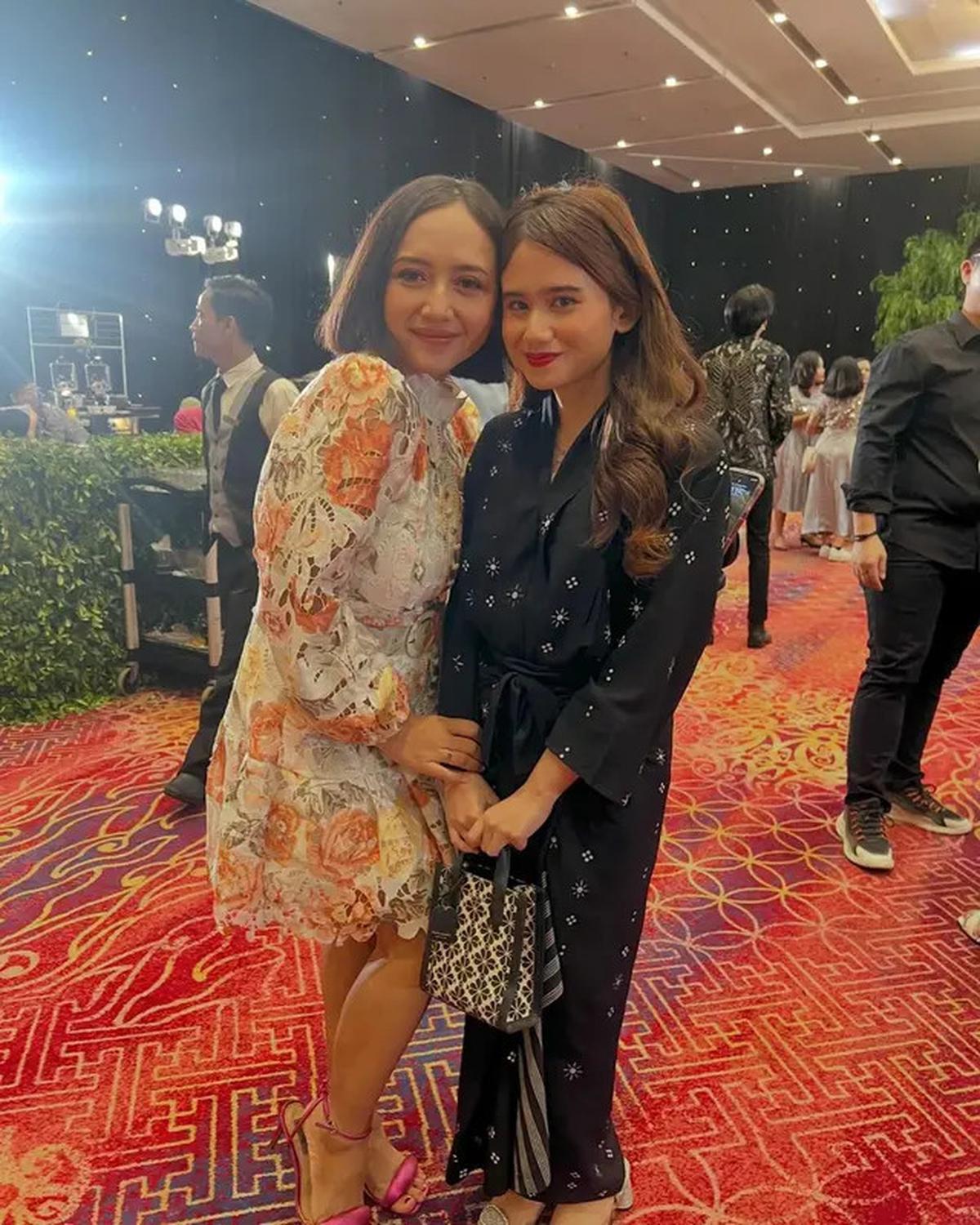 Tampil Unik dengan Kebaya Model Kimono, Lihat Pesonanya dari Penampilan Celine Evangelista hingga Tissa Biani
