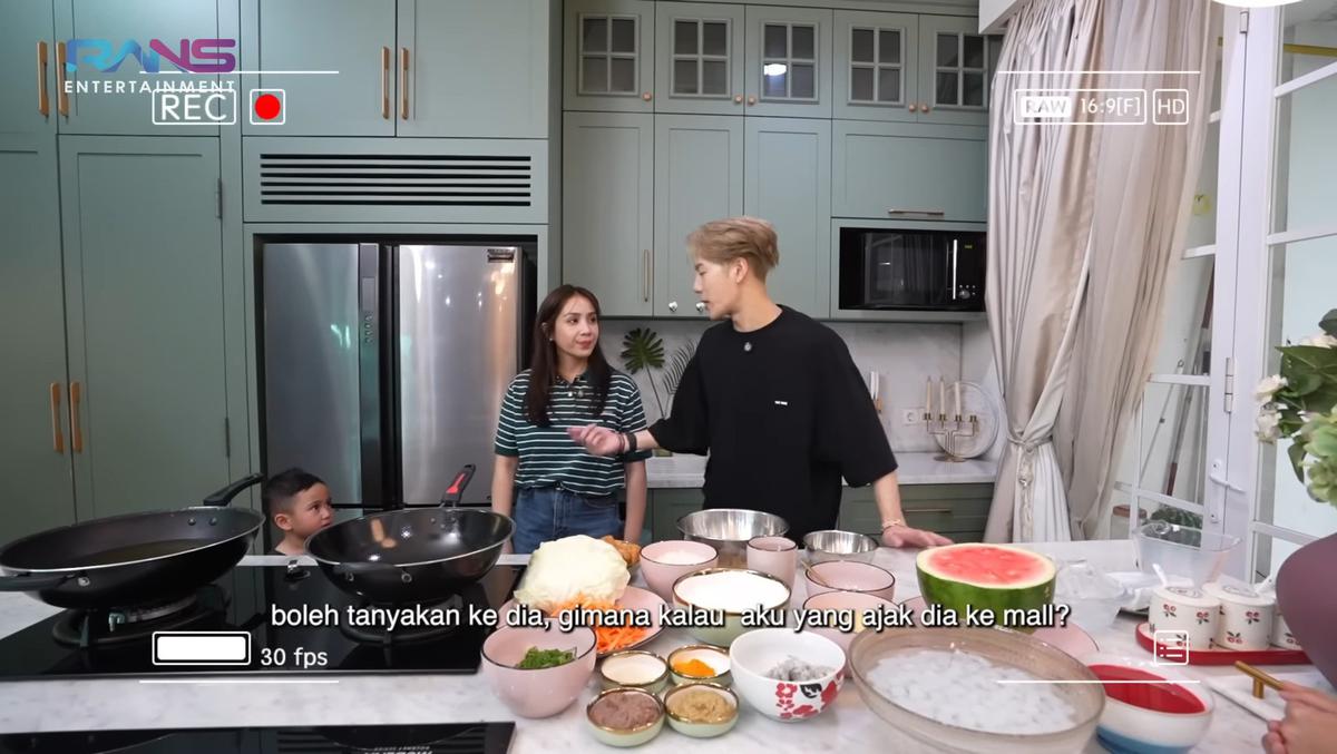Potret Rayyanza 'Cipung' Tolak Ajakan Jackson Wang Main ke Mal, Sang Idol Auto Sedih - Ngotot Mau sama Nagita Slavina