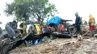 Proses pencarian korban banjir bandang yang masih hilang di Kabupaten Dogiyai, Papua Tengah, masih terus dilakukan meski diadang cuaca buruk dan sulitnya akses. (Liputan6.com/ Dok BNPB)