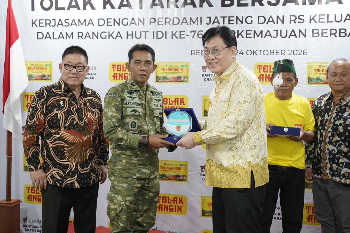 Kolaborasi Tolak Angin dan RS Keluarga Sehat Rembang Buka Akses Operasi Katarak Gratis