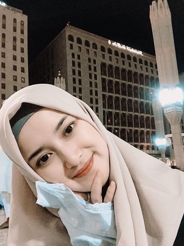 Rosiana Dewi berhijab (Sumber: Instagram/rsn.dw)