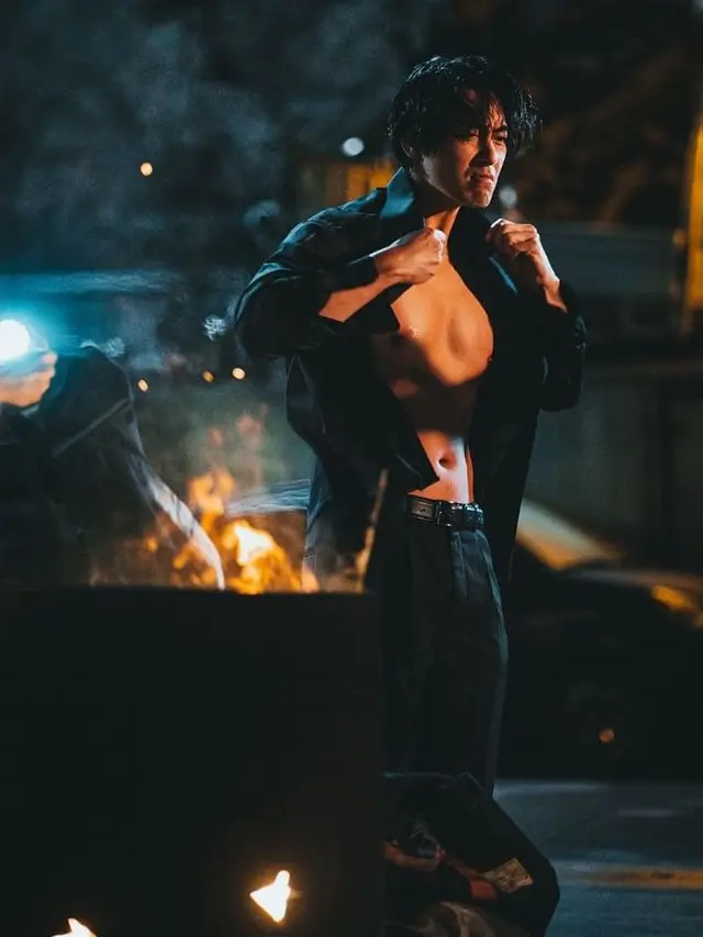 Lee Jun Hyuk dalam film Firefighters. ( ABO Entertainment via Soompi)