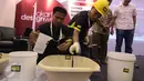 AM meluncurkan AM 77 dan 78 yang berfungsi untuk meningkatkan initial time sehingga beton tidak cepat beku serta meningkatkan kuat tekan beton, Jakarta, Jumat (18/3/2016). (Liputan6.com/Angga Yuniar )