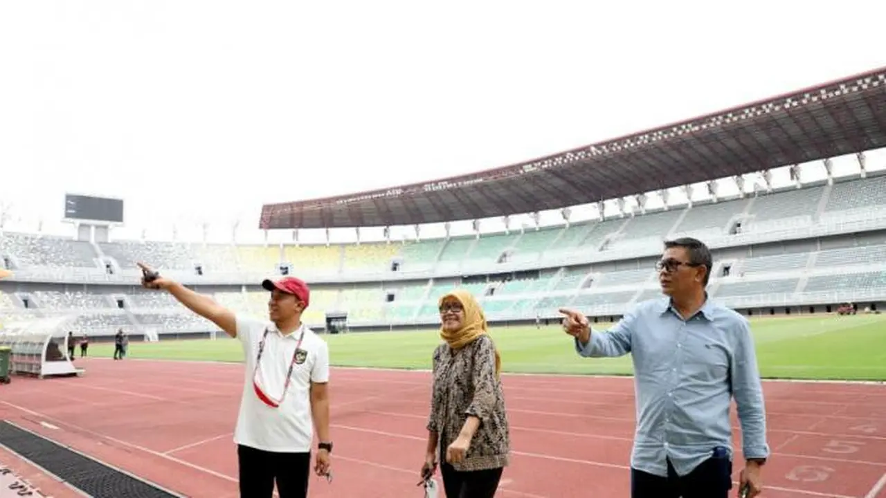 PSSI bersama Pemkot Surabaya dan Asosiasi Provinsi sedang sidak persiapan kualifikasi Piala Asia U-20 2023 di Stadion Gelora Bung Tomo, Surabaya.