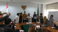 Mantan hakim Syarifuddin Umar menerima uang sebesar Rp 100 juta dalam bentuk cek yang dititipkan oleh KPK kepada pihak Pengadilan Negeri Jakarta Selatan. (Liputan6.com/Nafiysul Qodar)