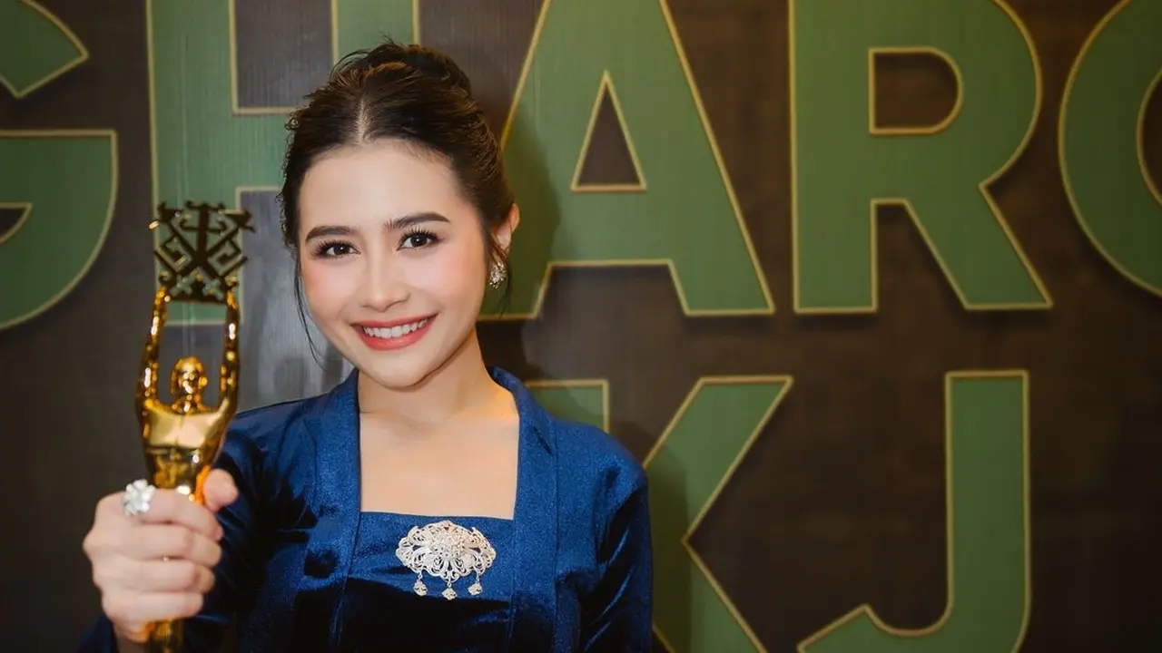 Prilly Latuconsina terima Penghargaan IKJ ke-3 (Dok. IKJ)