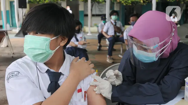 Vaksinasi Pelajar di Tangerang Selatan