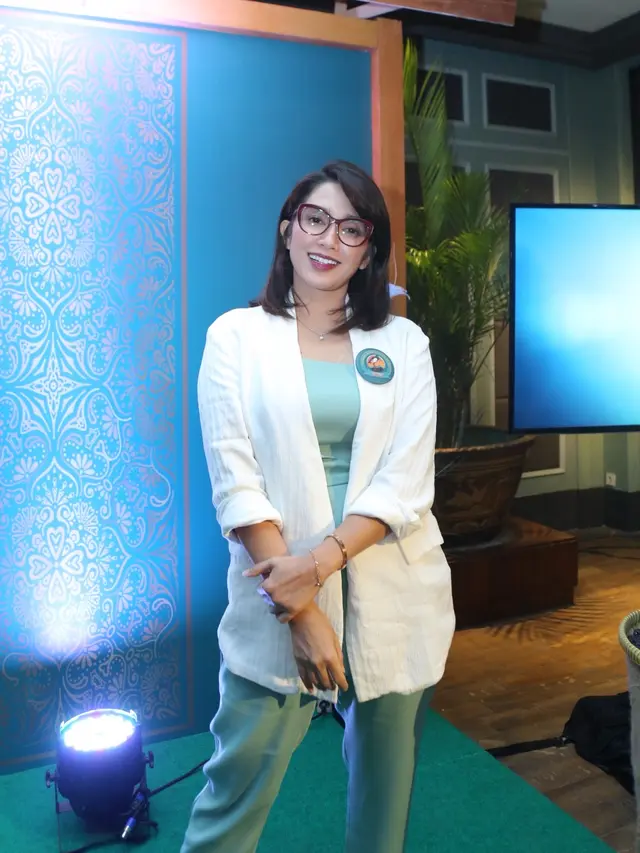 [Fimela] Ussy Sulistiawaty